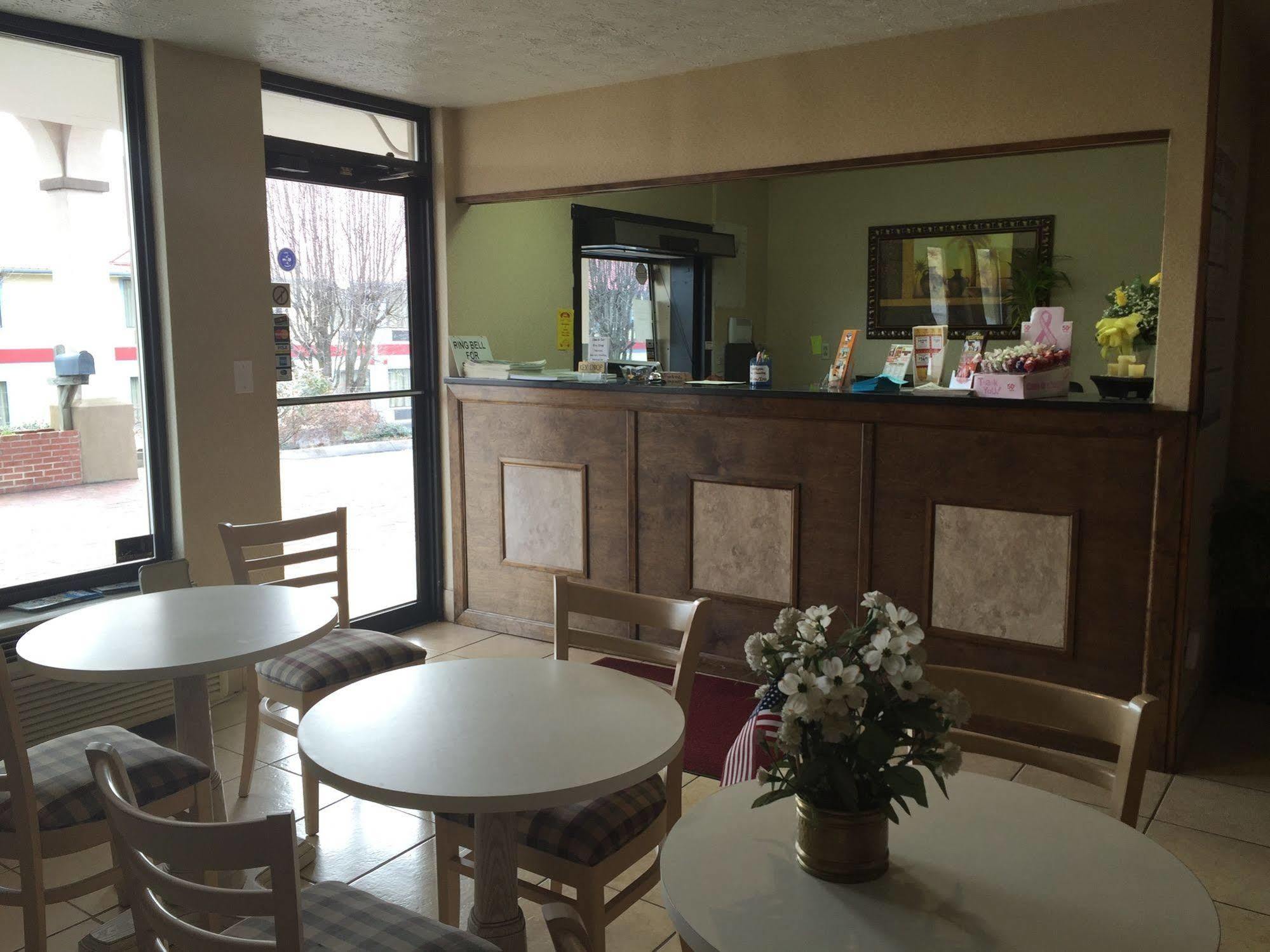 Parkway Inn Morristown Bagian luar foto