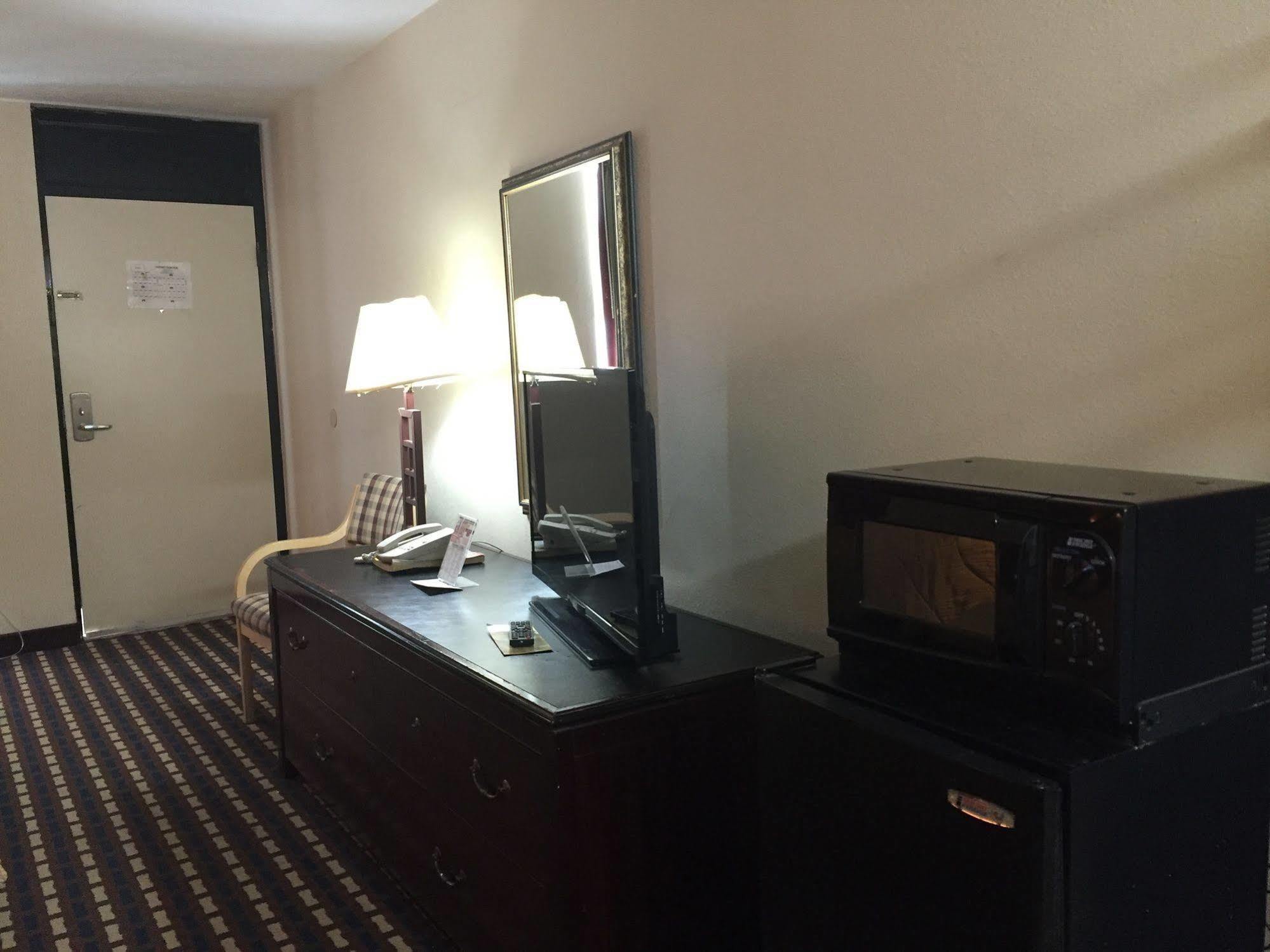 Parkway Inn Morristown Bagian luar foto