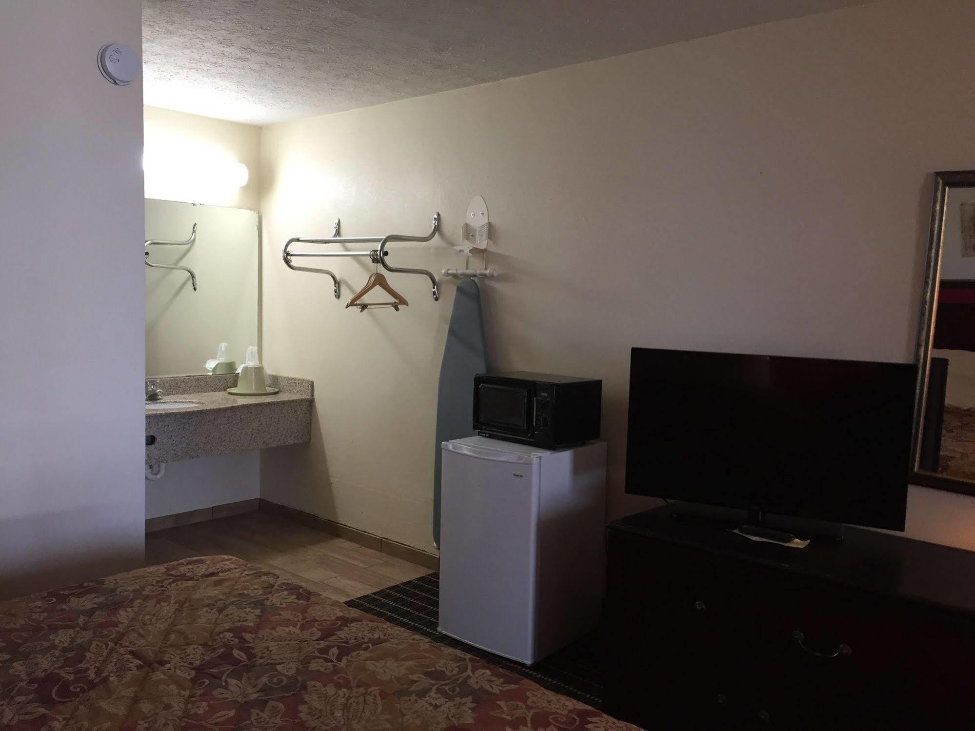 Parkway Inn Morristown Bagian luar foto