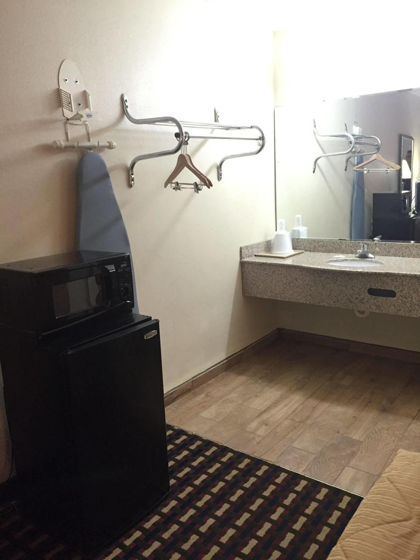 Parkway Inn Morristown Bagian luar foto